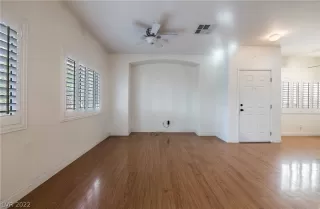 Photo #6: 2407844 Listing