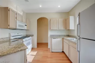 Photo #2: 2407850 Listing