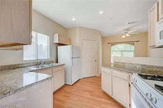 Photo #5: 2407850 Listing