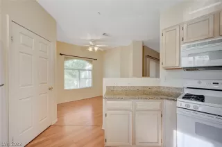 Photo #6: 2407850 Listing