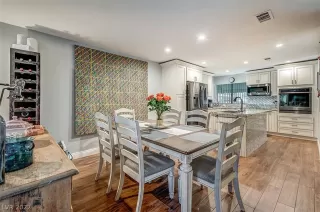 Photo #6: 2407863 Listing 