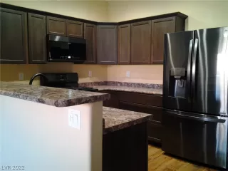 Photo #3: 2407878 Listing 