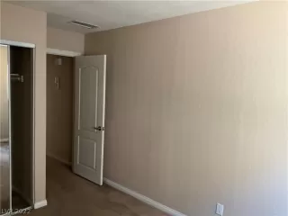 Photo #5: 2407911 Listing 