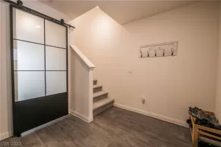 Photo #3: 2407968 Listing