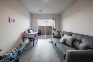 Photo #4: 2407968 Listing