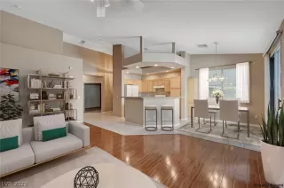 Photo #2: 2407996 Listing 