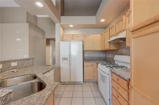 Photo #5: 2407996 Listing 