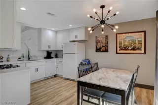 Photo #2: 2407998 Listing