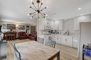 Photo #3: 2407998 Listing