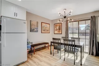 Photo #4: 2407998 Listing