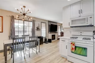 Photo #6: 2407998 Listing