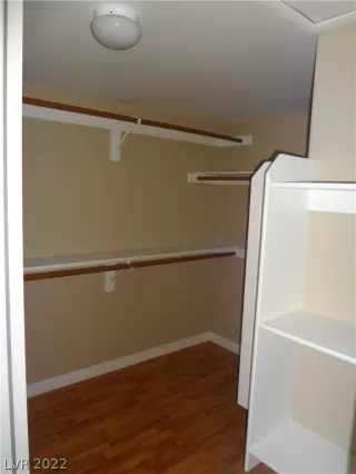 Photo #5: 2408003 Listing 