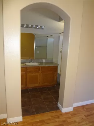 Photo #6: 2408003 Listing 