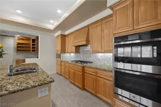 Photo #3: 2408035 Listing