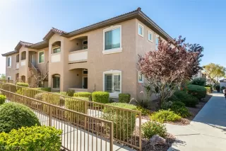 Photo #3: 2408047 Listing