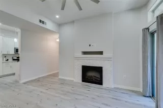 Photo #6: 2408047 Listing