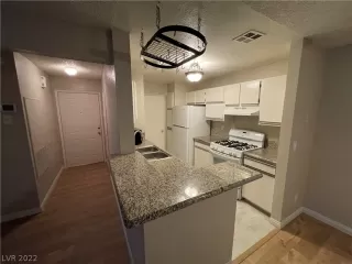 Photo #5: 2408074 Listing 