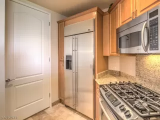 Photo #2: 2408088 Listing