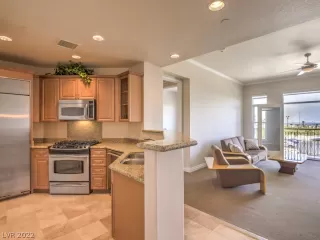 Photo #3: 2408088 Listing