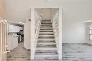 Photo #3: 2408108 Listing 