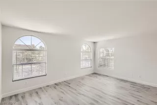 Photo #5: 2408108 Listing 