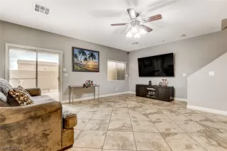 Photo #3: 2408132 Listing