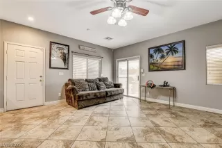 Photo #4: 2408132 Listing