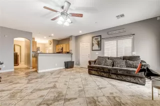 Photo #5: 2408132 Listing