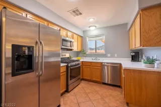 Photo #1: 2408216 Listing