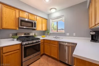 Photo #2: 2408216 Listing