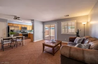 Photo #5: 2408216 Listing