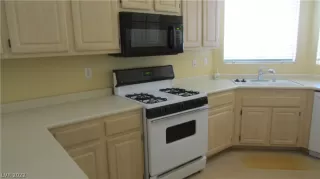 Photo #5: 2408236 Listing 