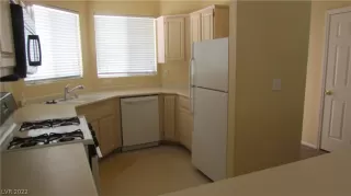 Photo #6: 2408236 Listing 