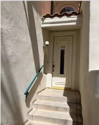 Photo #1: 2408245 Listing 