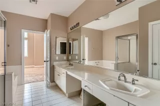 Photo #2: 2408245 Listing 