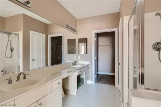 Photo #5: 2408245 Listing 