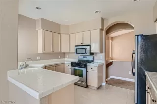 Photo #6: 2408245 Listing 