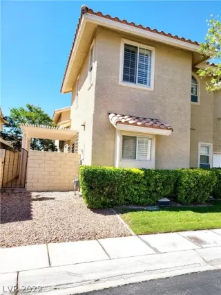 Photo #2: 2408264 Listing