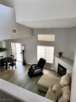 Photo #4: 2408264 Listing