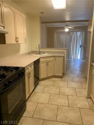 Photo #3: 2408271 Listing