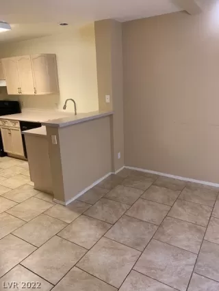 Photo #4: 2408271 Listing