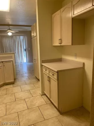 Photo #5: 2408271 Listing