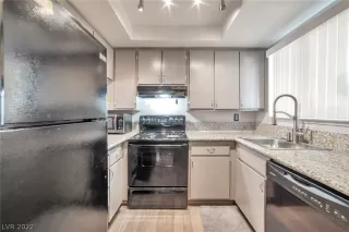 Photo #3: 2408290 Listing