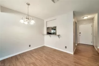 Photo #5: 2408290 Listing