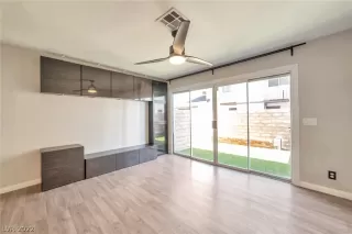 Photo #6: 2408290 Listing