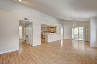 Photo #3: 2408309 Listing 