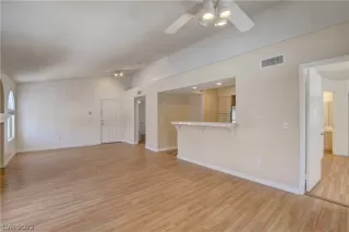 Photo #4: 2408309 Listing 