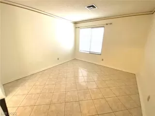 Photo #3: 2408317 Listing 