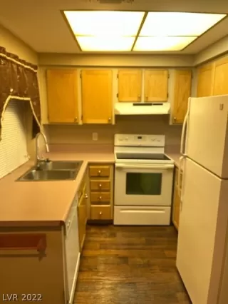 Photo #2: 2408326 Listing 