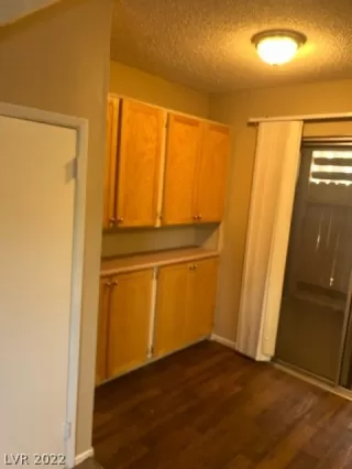 Photo #3: 2408326 Listing 